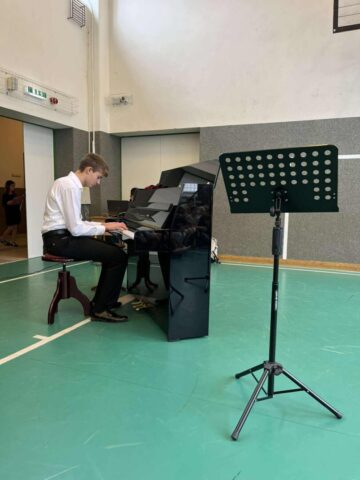 552887523_1990033591536482_4574410110087178117_n